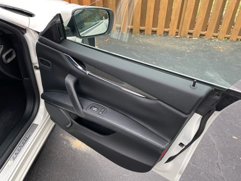 Used 2014 Maserati Quattroporte GTS image 14