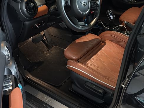 Used 2022 MINI Cooper 4-Door Hardtop w/ Signature Upholstery Package FWD image 8