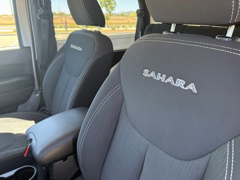 Used 2018 Jeep Wrangler Sahara w/ Connectivity Group image 14
