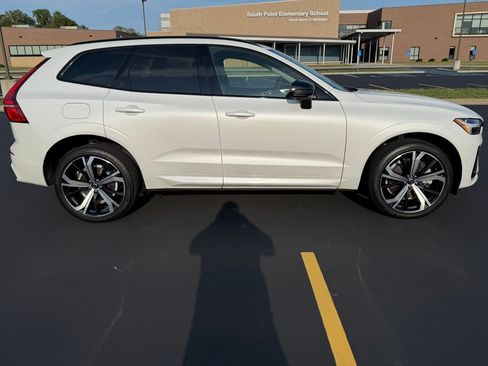 Used 2024 Volvo XC60 T8 Ultimate AWD/4WD image 2