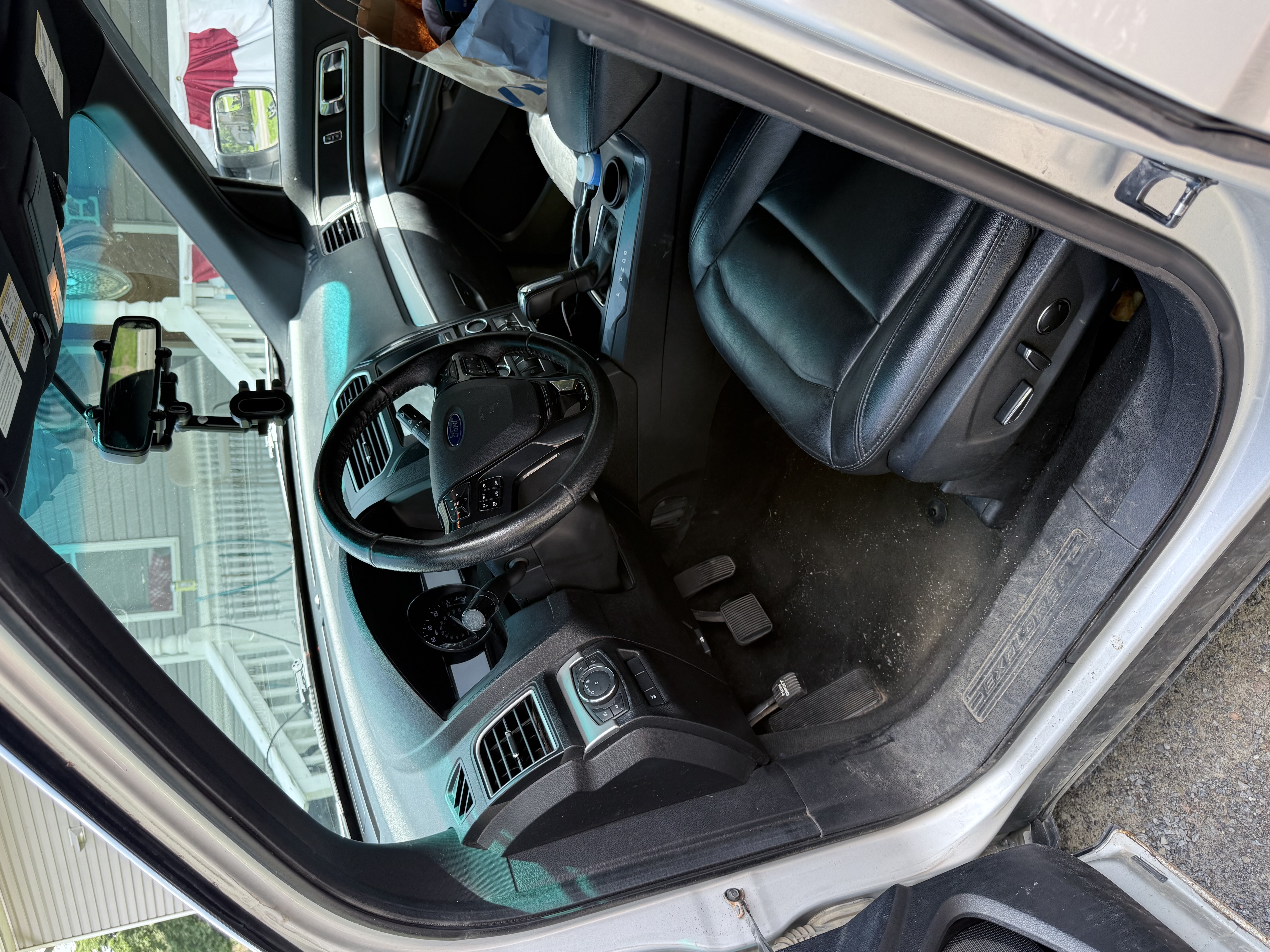 Used 2017 Ford Explorer XLT w/ Equipment Group 202A FWD image 1