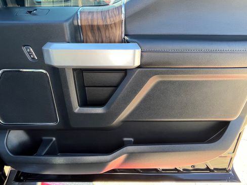 Used 2019 Ford F150 Lariat w/ Equipment Group 502A Luxury image 10