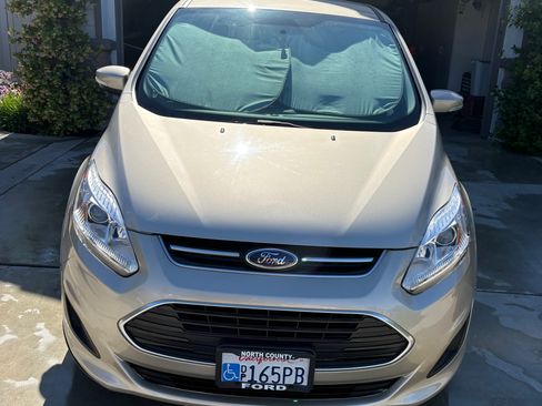 Used 2017 Ford C-MAX SE w/ Equipment Group 201A FWD image 4