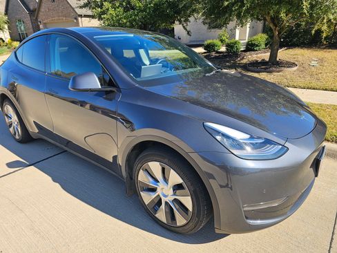 Used 2021 Tesla Model Y Long Range image 1