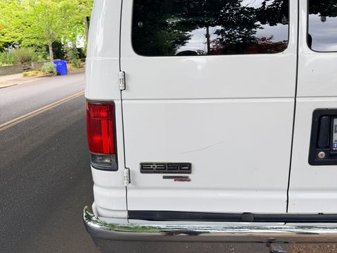 Used 2006 Ford E-350 and Econoline 350 XLT RWD image 6