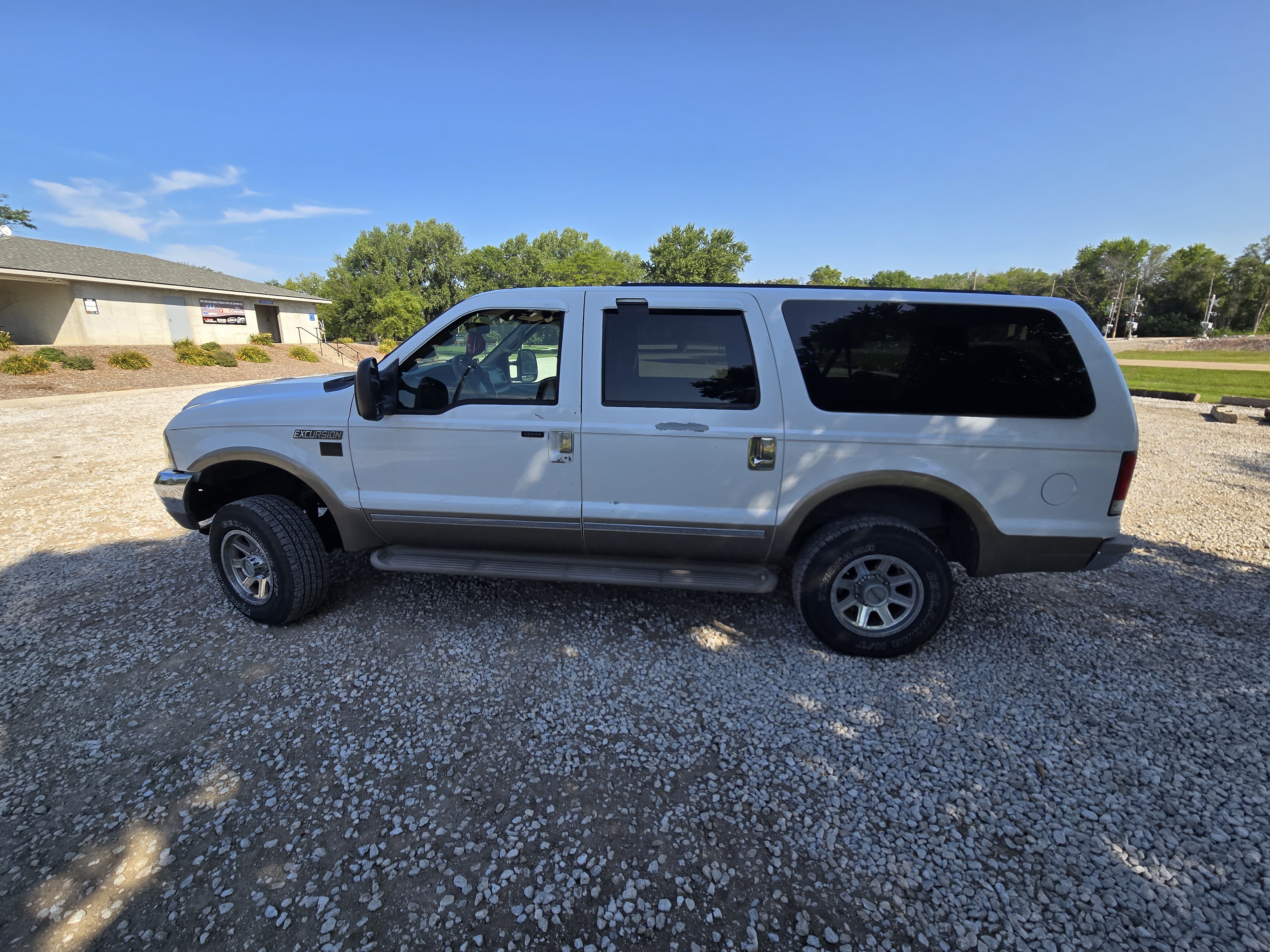 Used 2002 Ford Excursion Limited AWD/4WD image 6