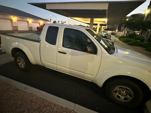 Used 2014 Nissan Frontier S image 2