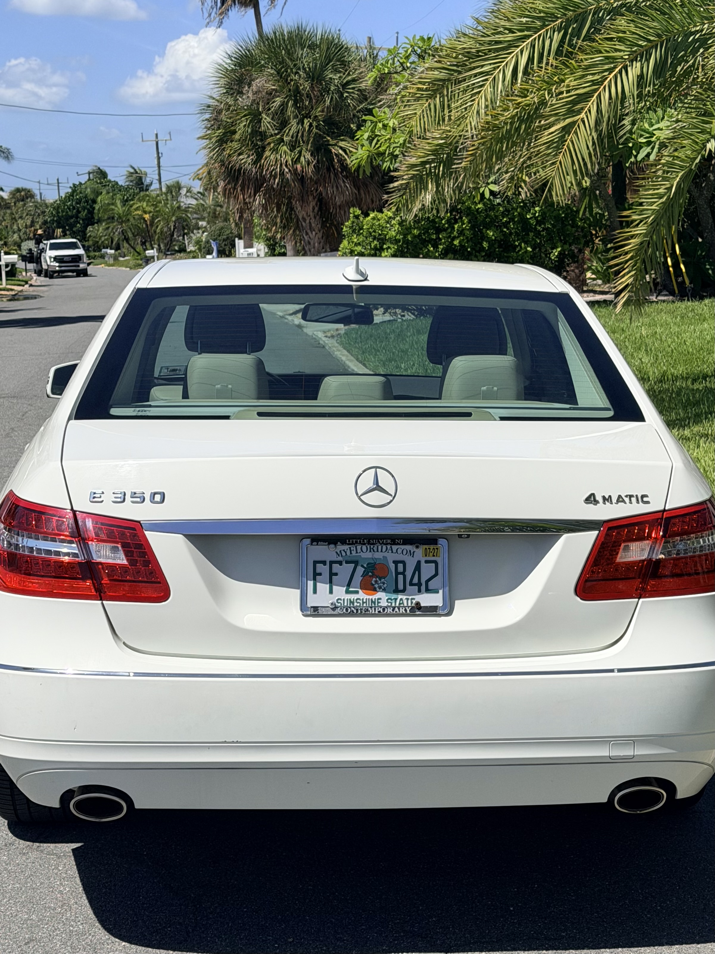 Used 2010 Mercedes-Benz E 350 4MATIC Sedan image 2