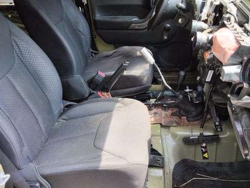 Used 2013 Jeep Wrangler Sport AWD/4WD image 9