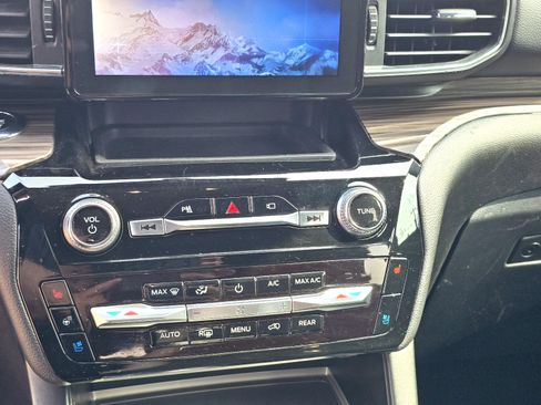 Used 2021 Ford Explorer Limited w/ Equipment Group 301A RWD image 10