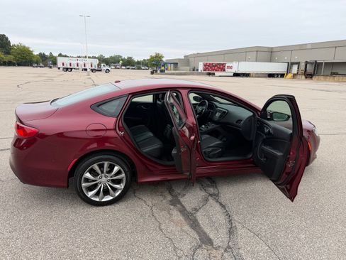 Used 2015 Chrysler 200 S w/ Comfort Group FWD image 14