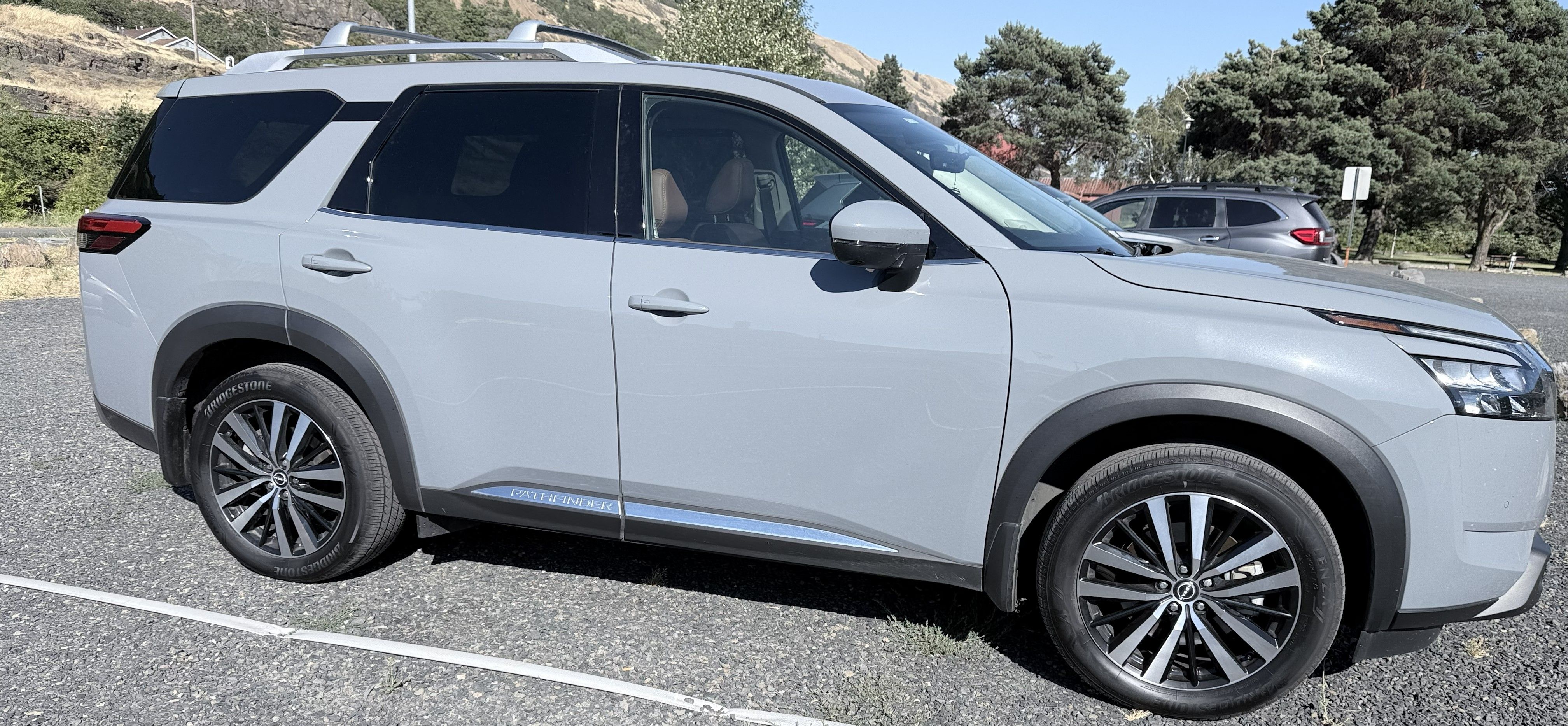 Used 2025 Nissan Pathfinder Platinum AWD/4WD image 1