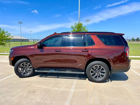 Used 2022 Chevrolet Tahoe Z71 w/ Luxury Package AWD/4WD image 2