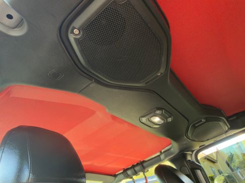 Used 2018 Jeep Wrangler Unlimited Sahara image 10