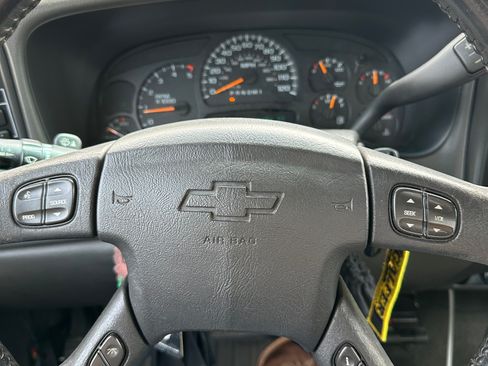 Used 2006 Chevrolet Silverado 2500 LT w/ Heavy-Duty Power Package AWD/4WD image 8