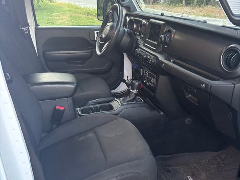 Used 2023 Jeep Gladiator Sport AWD/4WD image 13