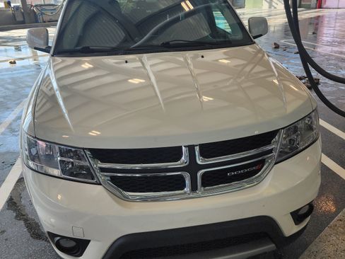 Used 2014 Dodge Journey SXT image 2