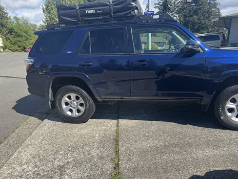 Used 2019 Toyota 4Runner SR5 Premium AWD/4WD image 2