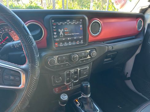 Used 2021 Jeep Gladiator Rubicon image 9