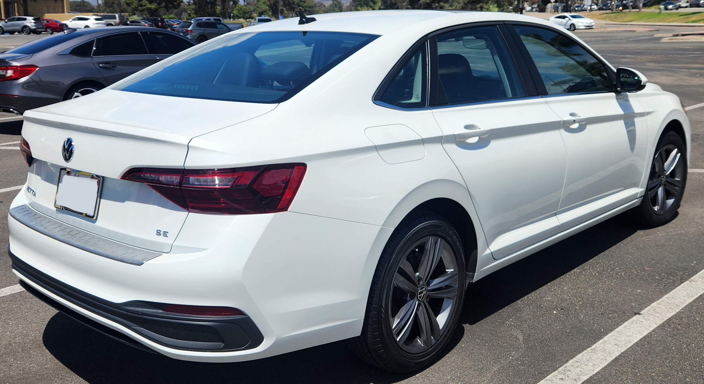 Used 2023 Volkswagen Jetta SE w/ Panoramic Sunroof Package FWD image 5