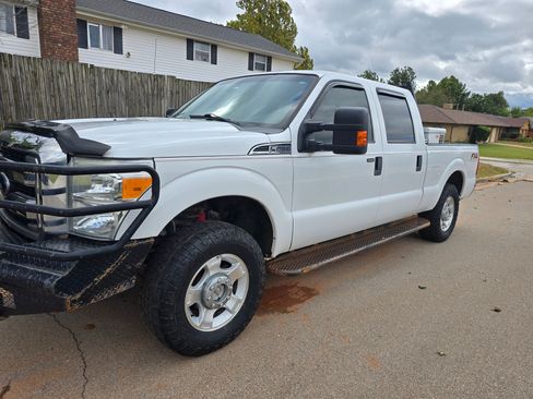 Used 2012 Ford F250 XLT w/ XLT Interior Pkg image 4