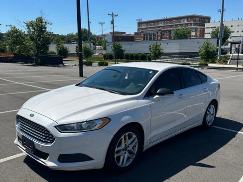 Used 2016 Ford Fusion SE FWD image 6