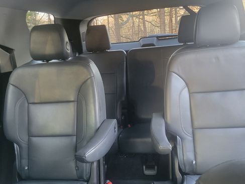 Used 2018 Chevrolet Traverse LT image 19