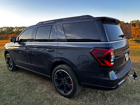 Used 2023 Ford Expedition Limited image 6