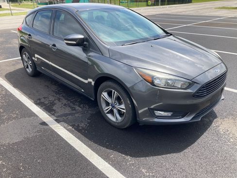 Used 2016 Ford Focus SE FWD image 4