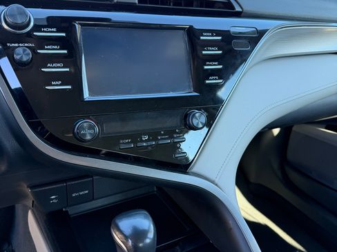 Used 2019 Toyota Camry SE image 8