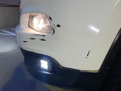 Used 2016 Jeep Cherokee Sport image 8