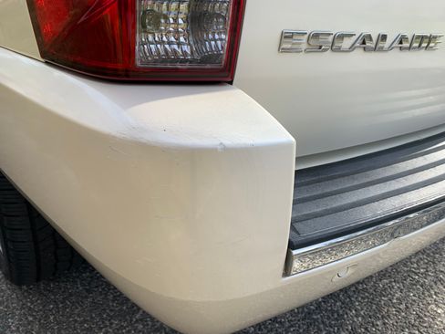 Used 2007 Cadillac Escalade 2WD w/ Information Package image 13