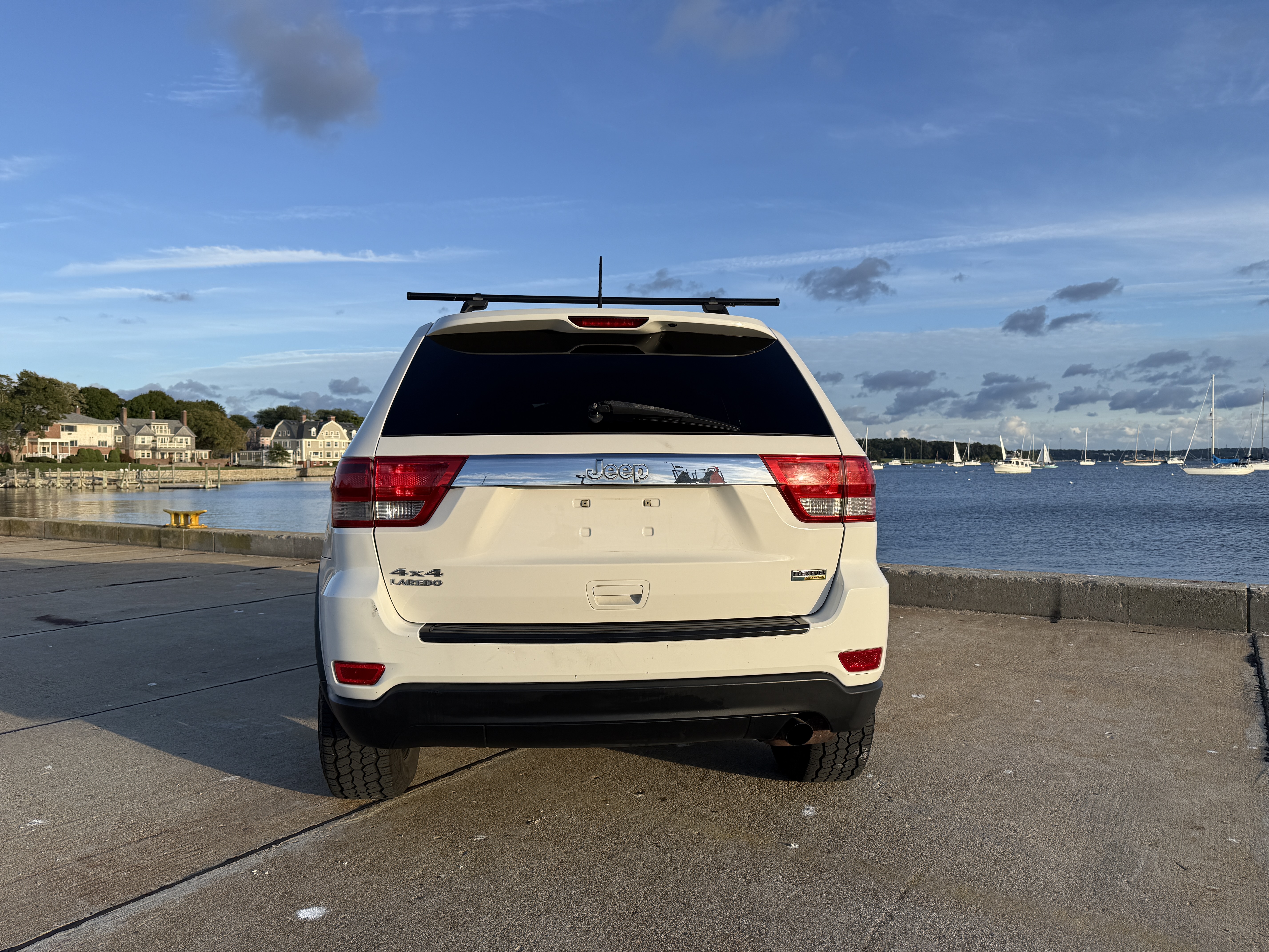 Used 2011 Jeep Grand Cherokee Laredo AWD/4WD image 6