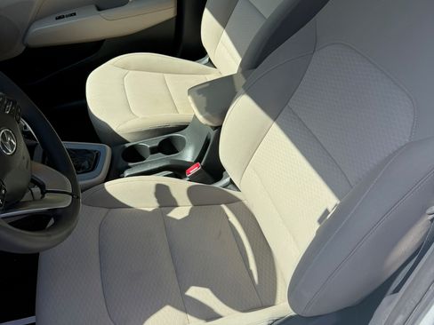 Used 2020 Hyundai Elantra SE FWD image 9