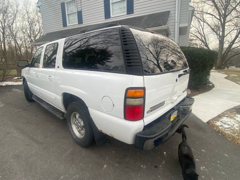 Used 2005 Chevrolet Suburban LT w/ Preferred Equipment Group image 5