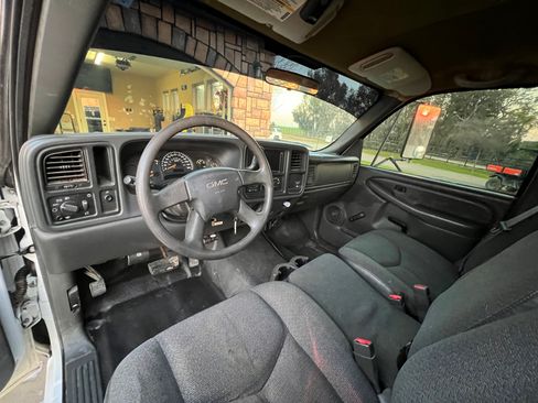 Used 2005 GMC Sierra 3500 W/T w/ Heavy-Duty Power Package image 14