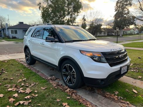 Used 2014 Ford Explorer Sport image 2