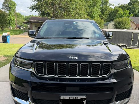 Used 2025 Jeep Grand Cherokee L Laredo RWD image 4