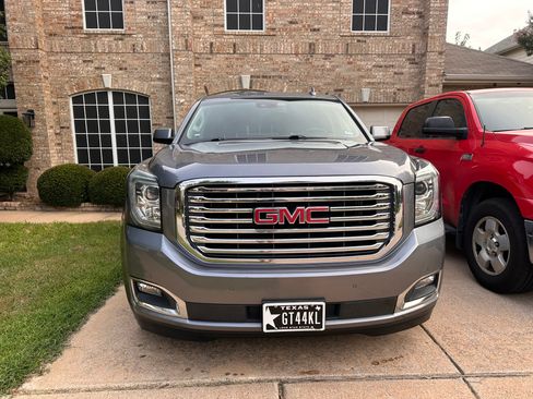 Used 2018 GMC Yukon XL SLT w/ Premium Edition AWD/4WD image 2