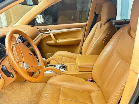 Used 2005 Porsche Cayenne Turbo image 12