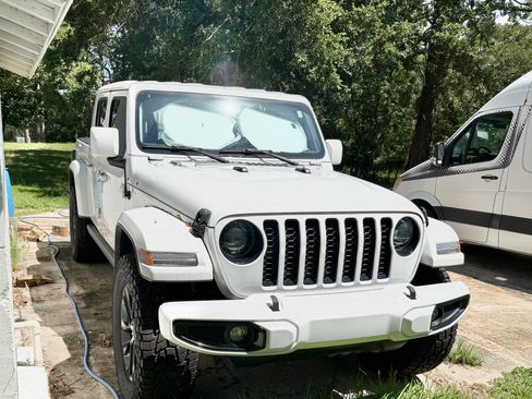 Used 2023 Jeep Gladiator Overland AWD/4WD image 2