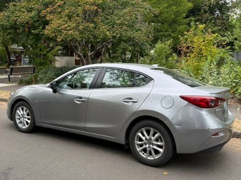Used 2016 MAZDA MAZDA3 i Grand Touring FWD image 2
