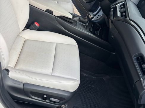 Used 2021 Lexus UX 200 w/ Accessory Package (Z2) image 10