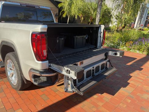 Used 2019 GMC Sierra 1500 SLT w/ SLT Premium Plus Package RWD image 17