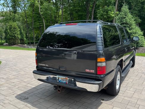Used 2005 GMC Yukon XL SLT w/ SLT Preferred Equipment Group AWD/4WD image 4