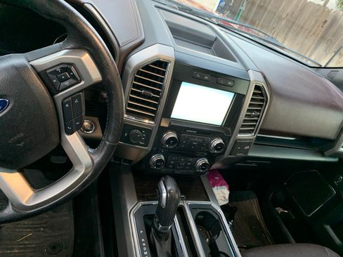 Used 2015 Ford F150 Platinum w/ Equipment Group 701A Luxury AWD/4WD image 28