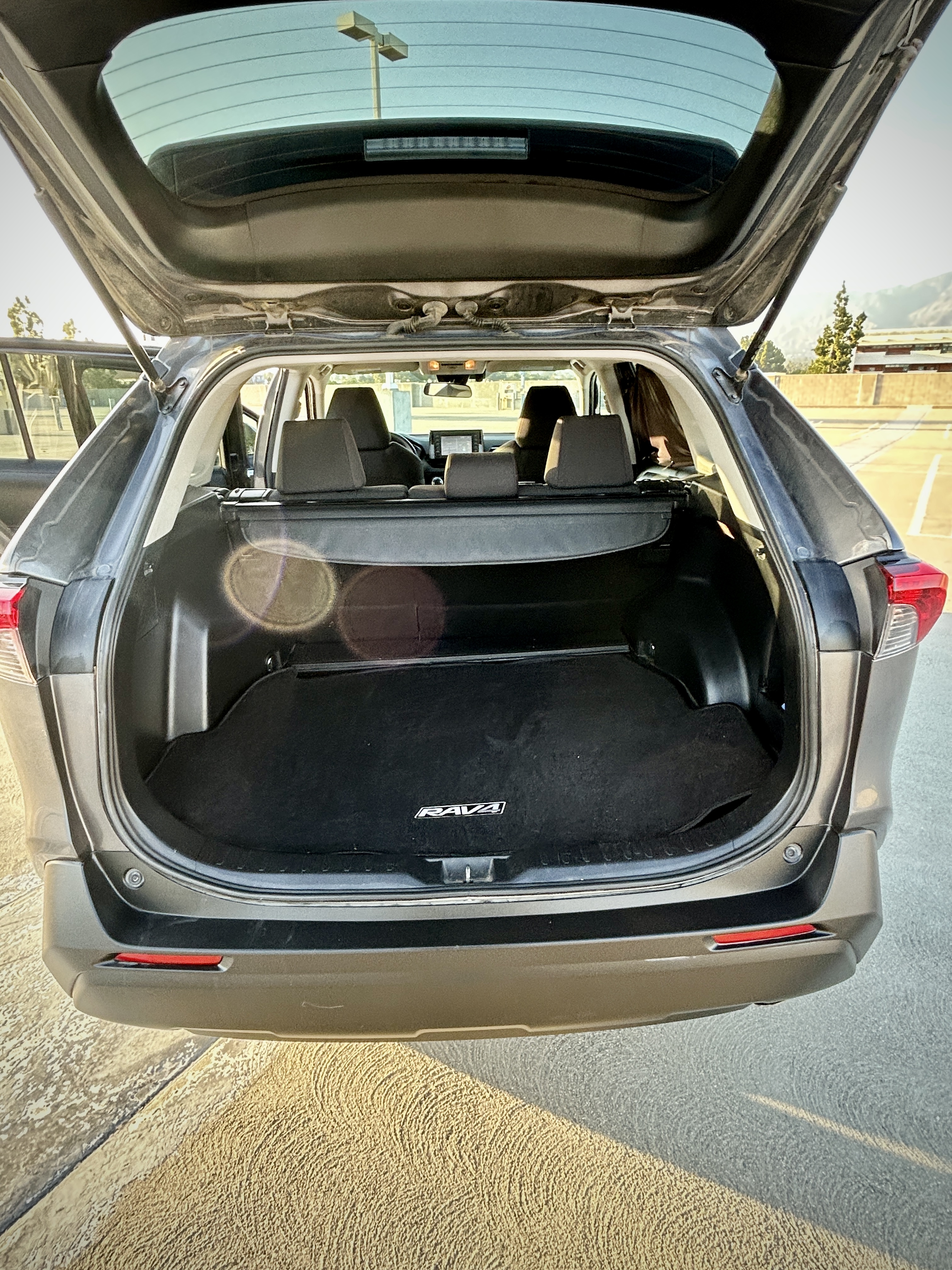 Used 2019 Toyota RAV4 LE AWD/4WD image 15