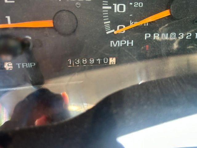 Used 1999 Chevrolet Suburban 4WD w/ Preferred Equipment Group 3 image 4