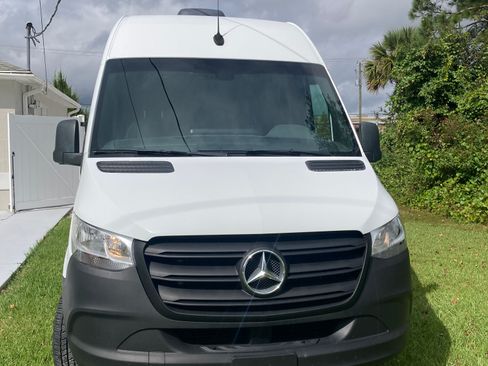Used 2022 Mercedes-Benz Sprinter 2500 image 2