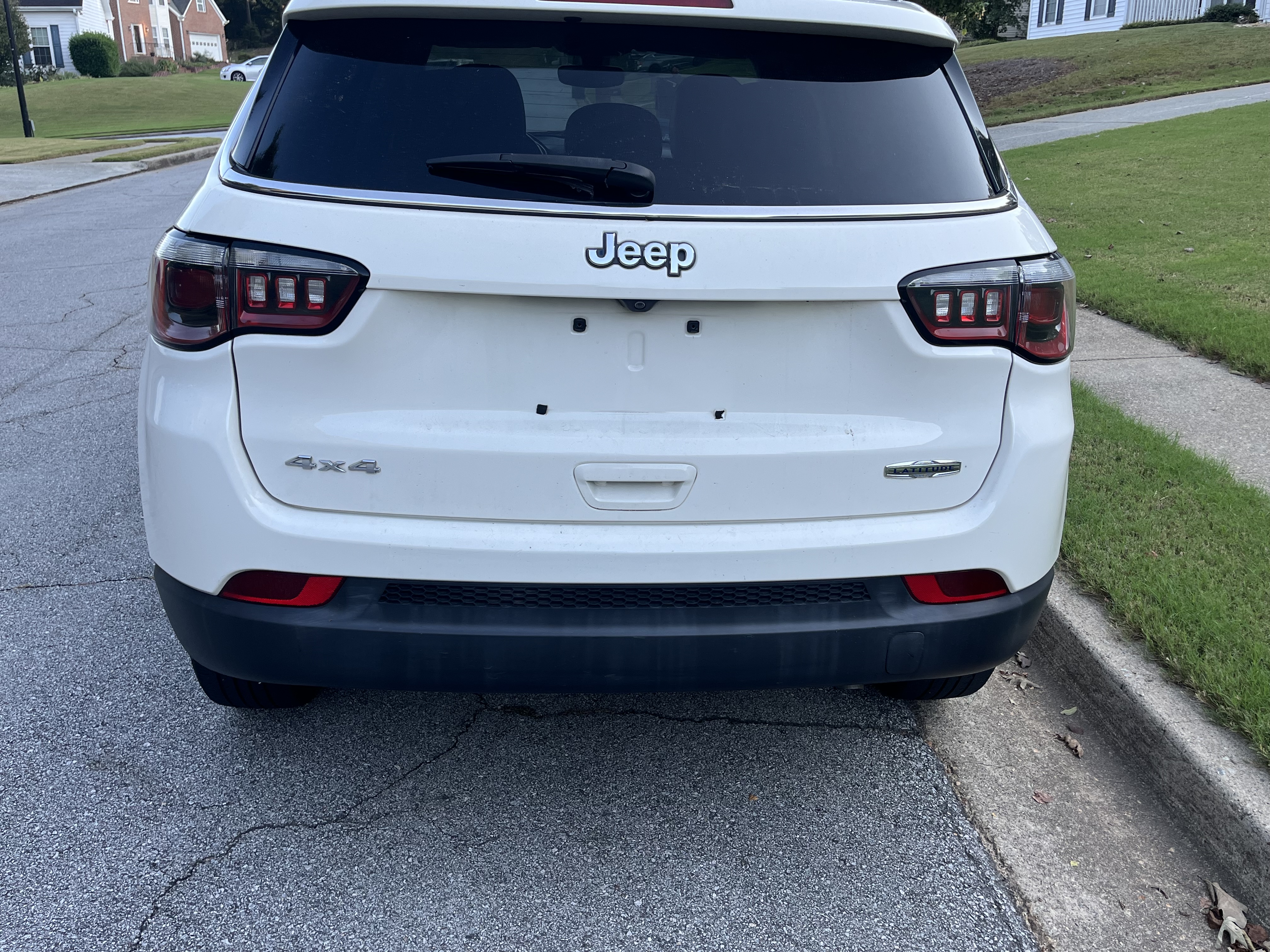 Used 2019 Jeep Compass Latitude w/ Cold Weather Group AWD/4WD image 6